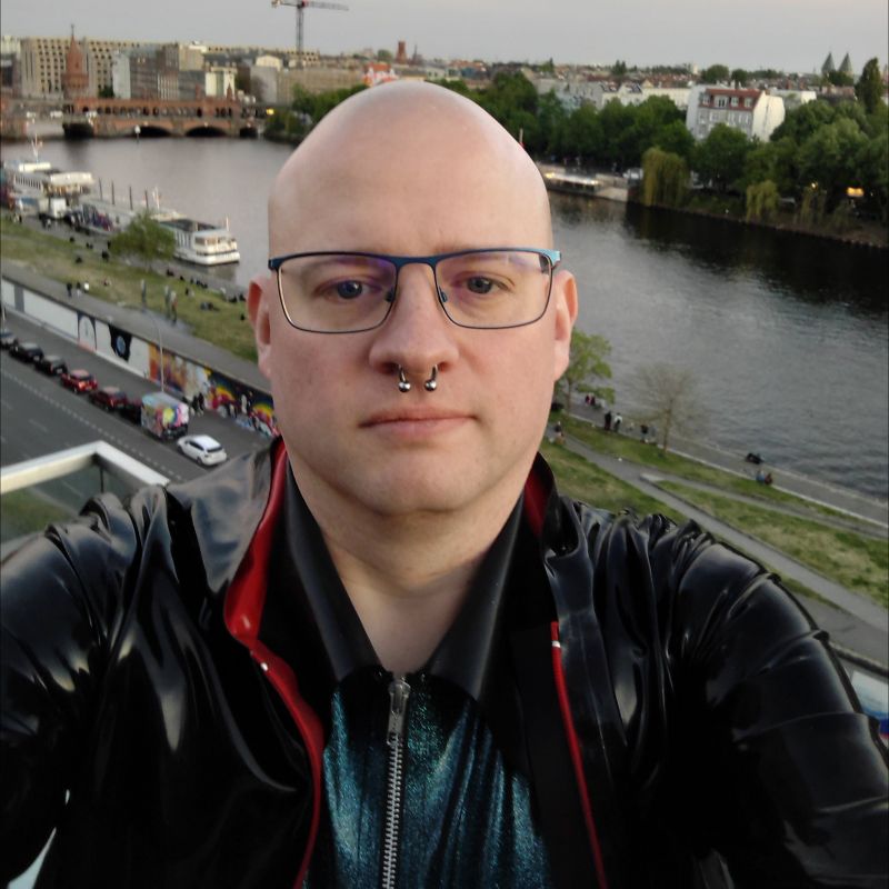 Avatar Robert (latexboy)